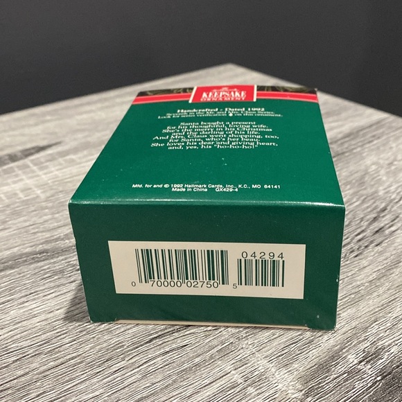 Hallmark | Mr. and Mrs. Claus: Gift Exchange (1992) - Vintage Keepsake Ornament - Picture 6 of 16